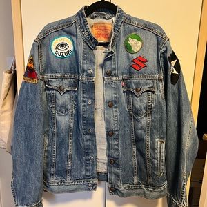 Men’s Levi’s denim jacket with patches